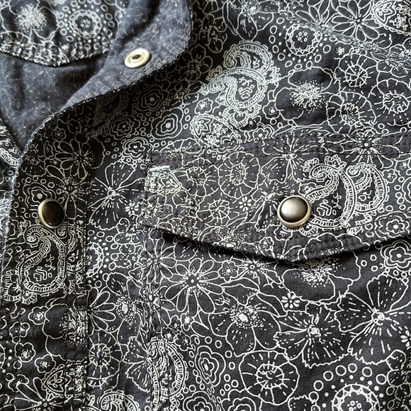 Vintage Red Men’s Fashion Button-down Shirt. Small (fits more like slim fit) - Picture 3 of 3